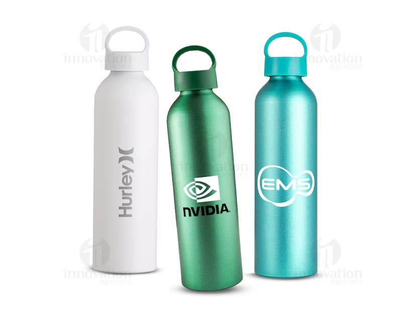 Garrafa de alumínio de 630ml com tampa rosqueável.