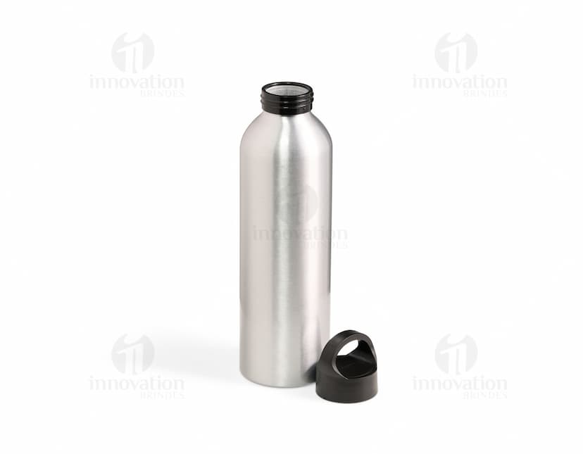 Garrafa de alumínio de 630ml com tampa rosqueável.