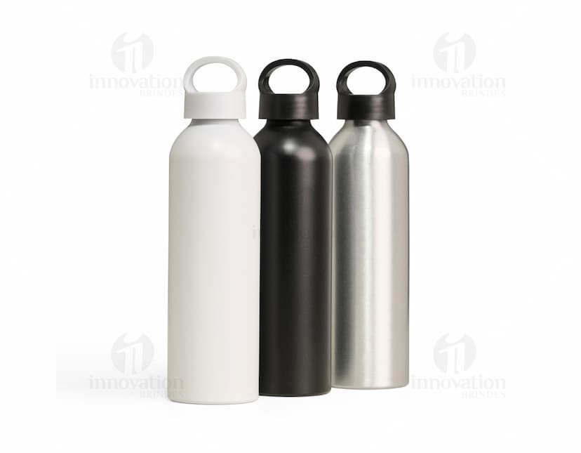 Garrafa de alumínio de 630ml com tampa rosqueável.