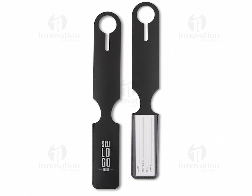 Identificador de Bagagem em metal e aço inoxidável, utensilios de cozinha, instrumentos mecânicos e ferramentas de trabalho em close-up.