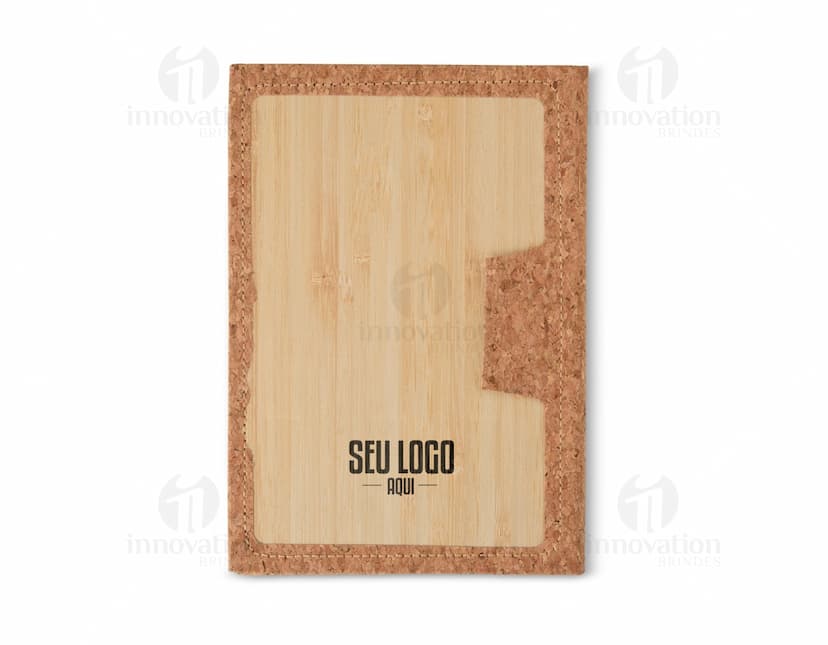 Caderneta em bambu vintage de papel marrom texturizado, vazio e antigo com borda de cartão em design retro. Página envelhecida e áspera de pergaminho com padrão de arte antiga, ideal para escrita de cartas ou notas em um cenário decorado e gasto.