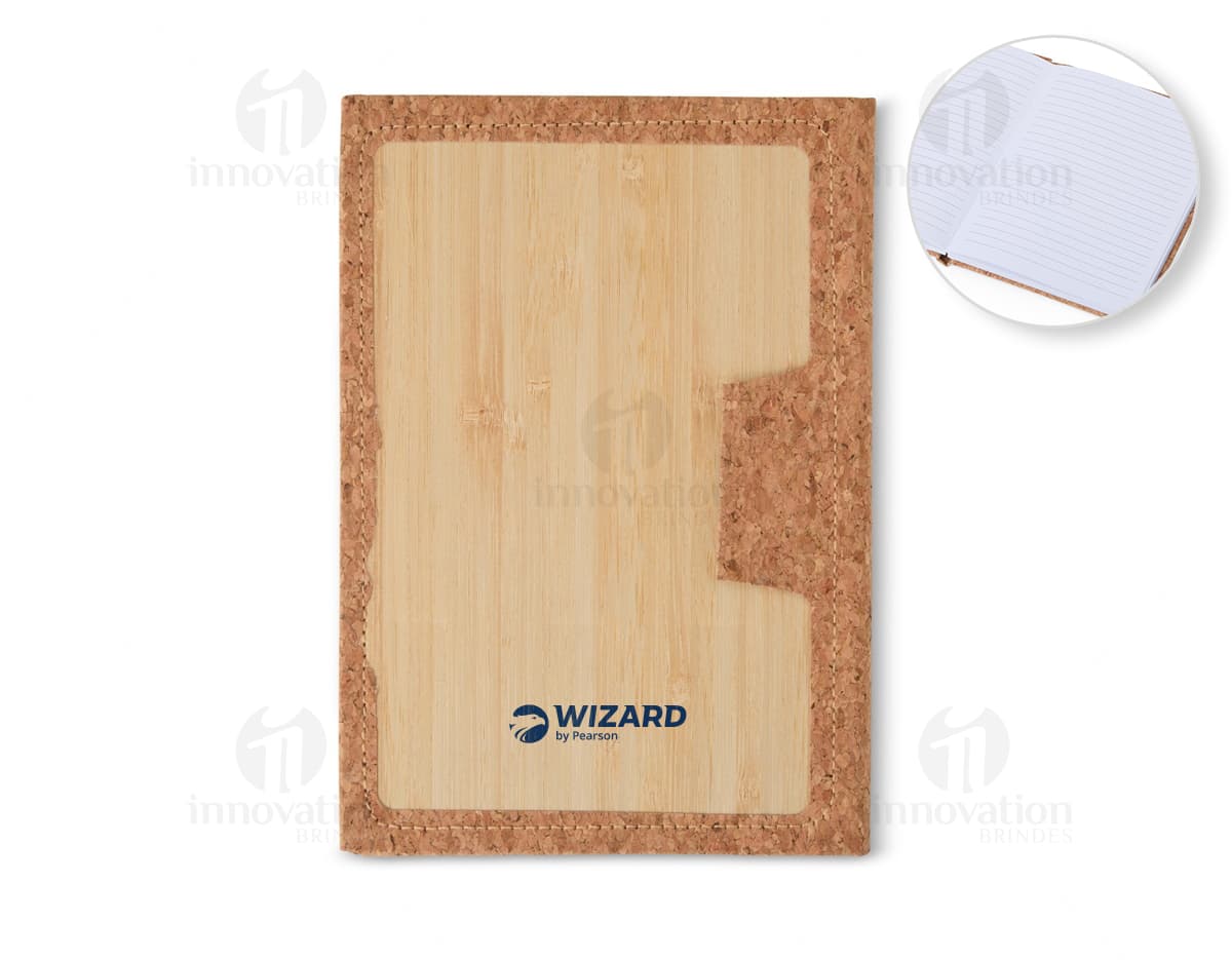 Caderneta em bambu com material isolante, feita de papel, material de construção, em branco e vazia. Possui textura vintage marrom e um design grunge, com aspecto antigo. Ideal para anotações e lembretes, com borda de papelão, estilo retro e artístico.