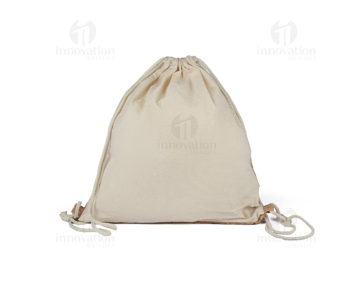 Sacola/Mochila de Algodão preta e dourada, com design tradicional e antigo. Feita de algodão, com detalhes de metal e vidro transparente. Ideais para celebrações e presentes especiais, com um toque de luxo e elegância.