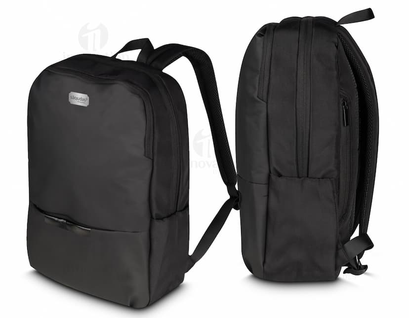Mochila para notebook preta em couro e nylon, com alça e zíper. Ideal para viagens e negócios, possui estilo moderno e elegante, com bolsos e compartimentos para armazenamento.