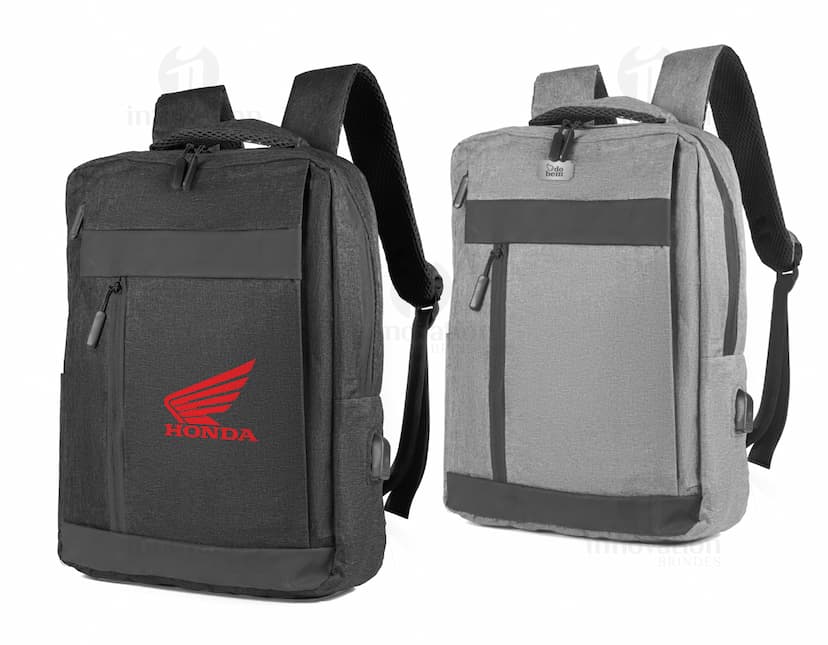 Mochila preta de couro moderna para notebook, com alça, fecho de zíper, bolsos e compartimentos para equipamentos eletrônicos. Ideal para viagens de negócios, proteção e armazenamento de itens pessoais.