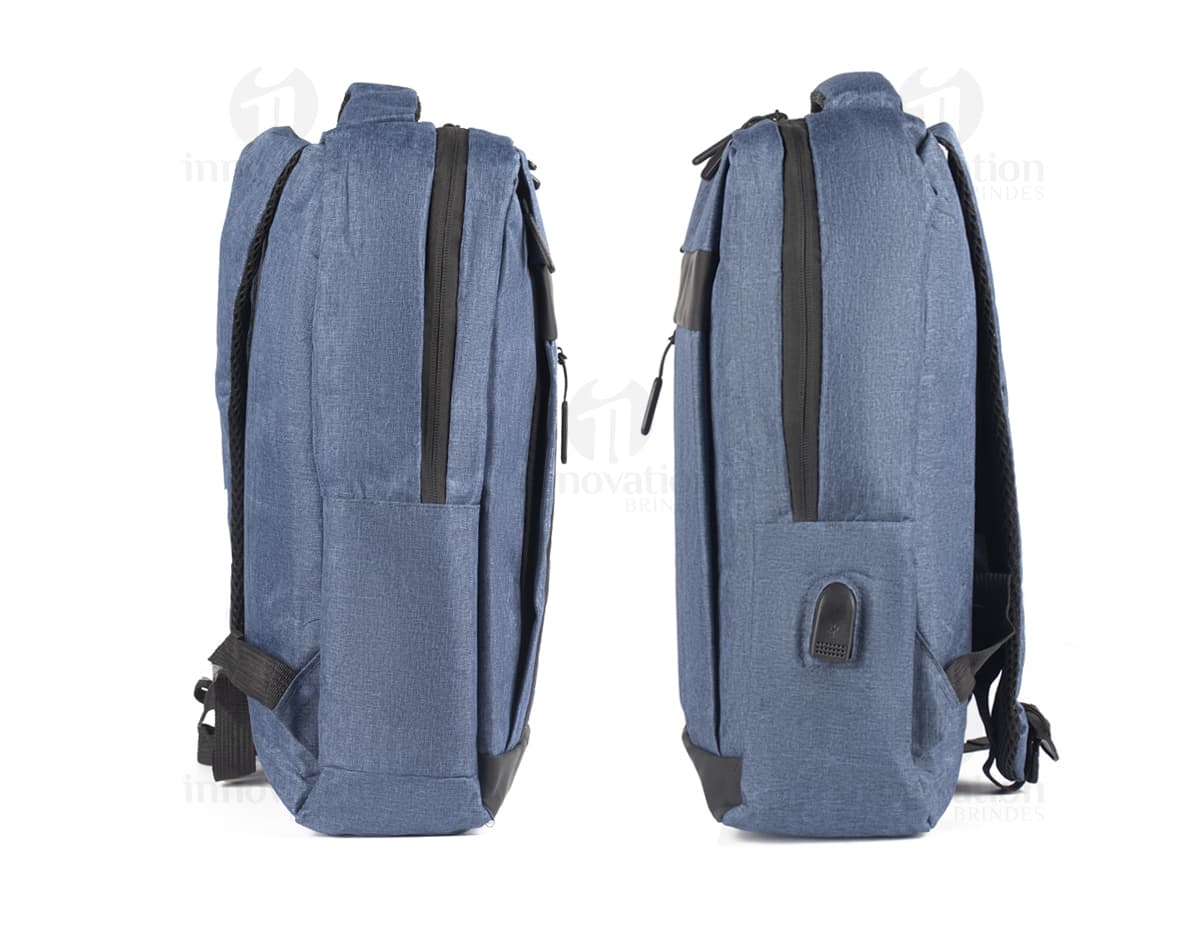 Mochila para Notebook preta de couro, moderna e elegante, com zíper, alça e bolsos. Ideal para viagens, negócios e uso casual.