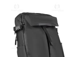 Mochila para Notebook em couro marrom e nylon preto, com alça de mão, zíper, bolsos e compartimentos. Perfeita para viagens