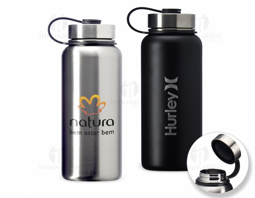 Garrafa térmica de inox de 950ml, vazia e brilhante, com tampa de plástico, ideal para armazenar líquidos frescos.