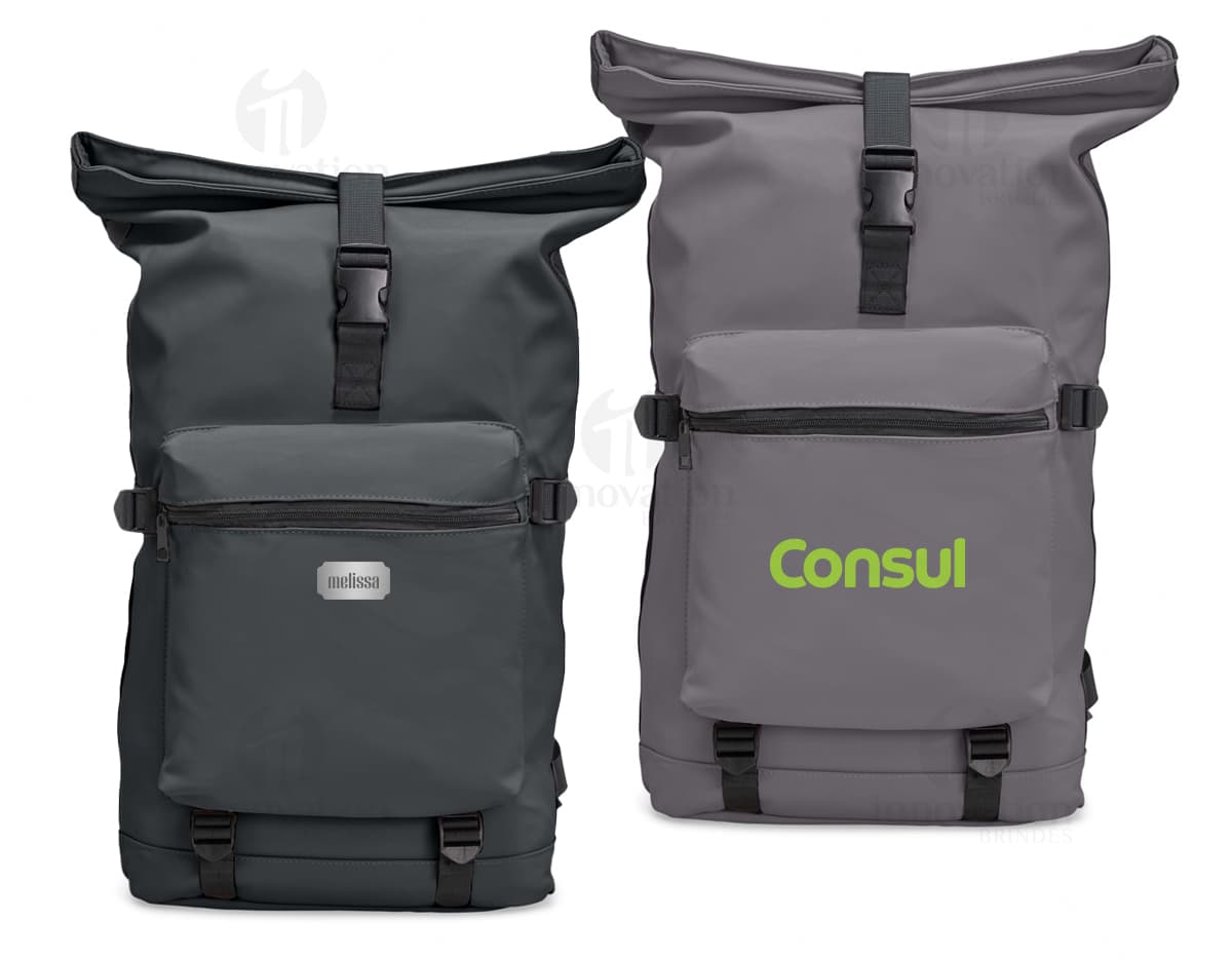 Mochila de couro sintético preta com alça, zíper, capacidade de 41 litros, moderna e elegante para viagens e compromissos de negócios.