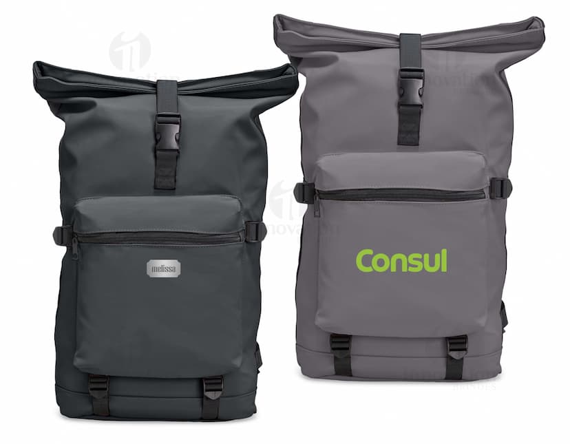 Mochila de couro sintético preta com alça, zíper, capacidade de 41 litros, moderna e elegante para viagens e compromissos de negócios.