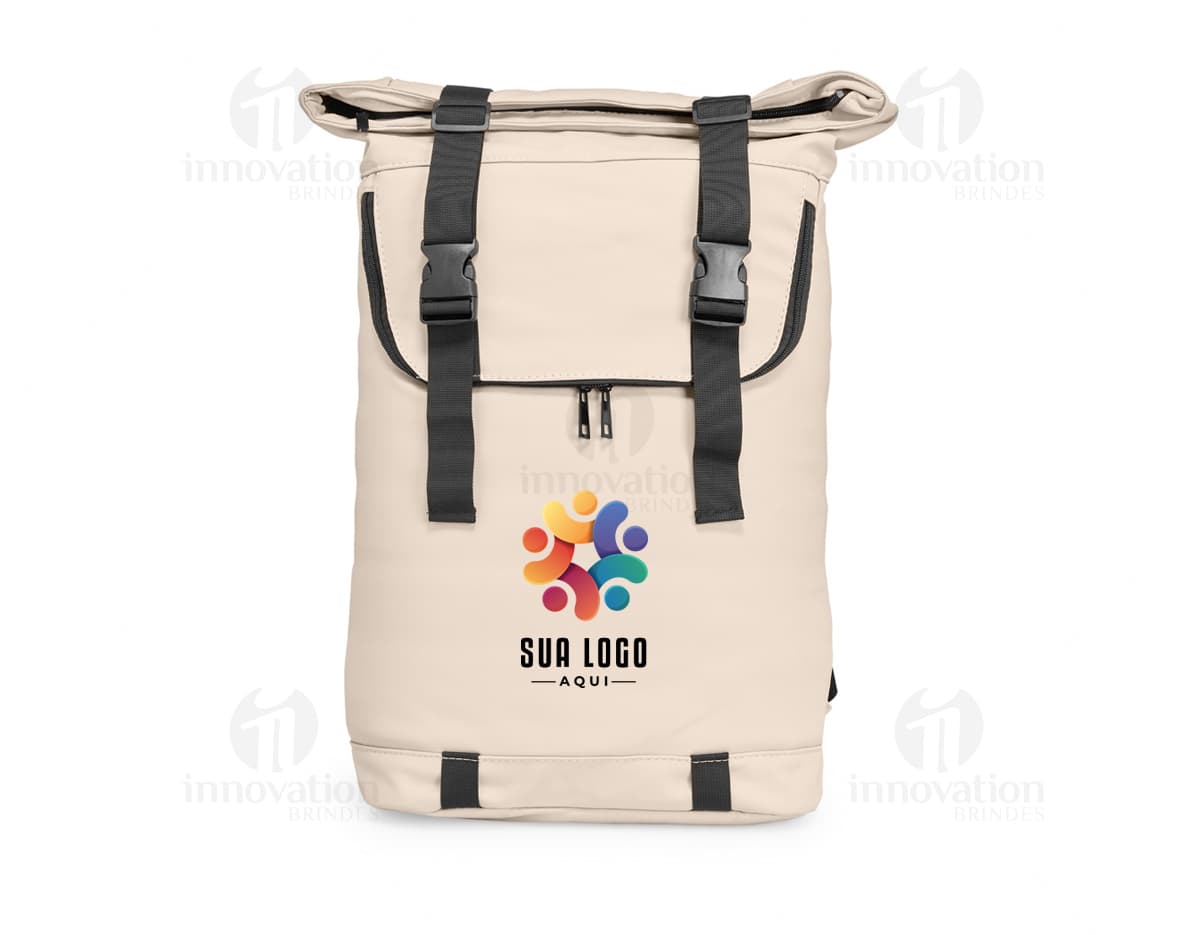 Mochila de couro sintético de 34 litros, moderna e elegante. Perfeita para viagens, trabalho ou uso diário. Ideal para transportar seus pertences com estilo e praticidade.