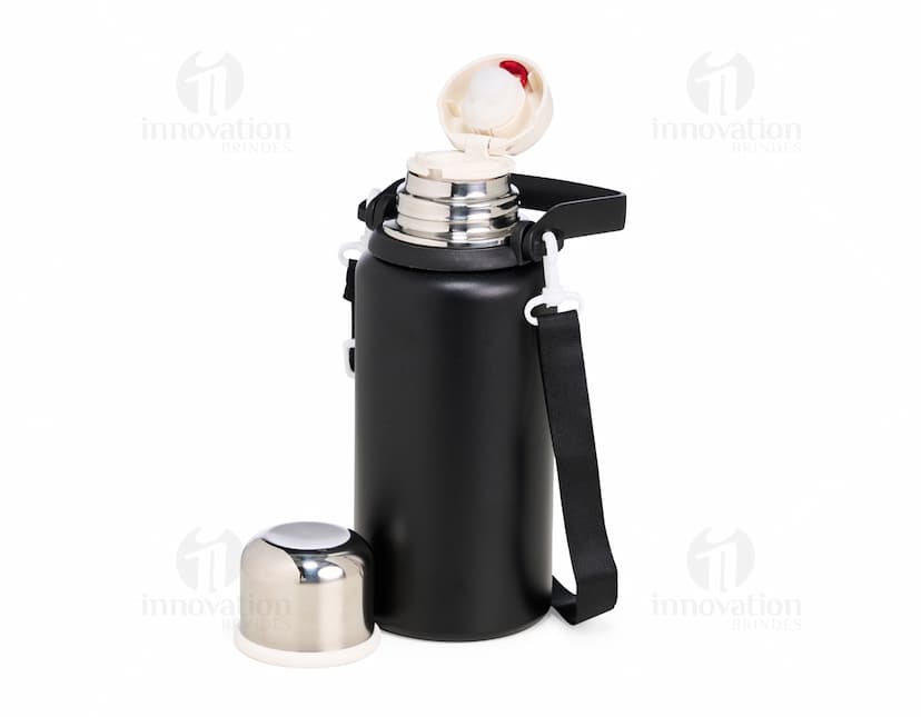 Garrafa térmica de 1 litro com infusor, feita de metal prateado e plástico preto. O utensílio de cozinha possui uma tampa com fechamento hermético e espelho de aço inoxidável. Ideal para manter bebidas quentes ou frias por horas, sendo perfeito para preparar chás, cafés e outras infusões.