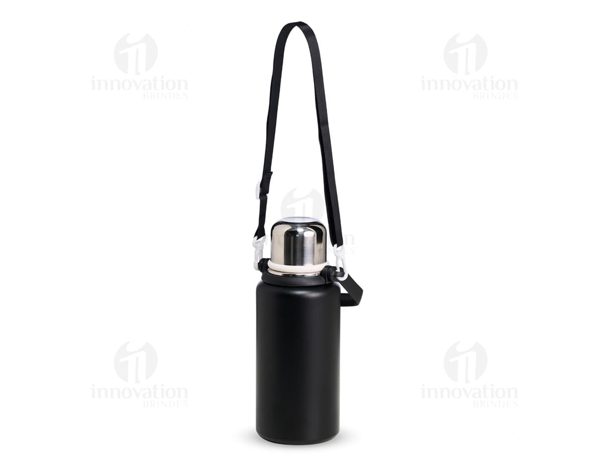 Garrafa térmica de 1 litro com infusor, feita de metal e plástico. Possui um design elegante e moderno, com alça de segurança, fecho de segurança e acabamento cromado. Ideal para manter líquidos quentes ou frios por longos períodos. É um acessório de estilo, perfeito para viagens, passeios ou para uso pessoal.