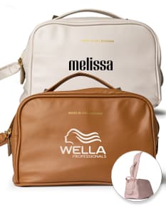 Mala de viagem em couro marrom com zíper duplo e alça, acessório de moda elegante e moderno, ideal para guardar objetos pessoais, como dinheiro, medicamentos e produtos de beleza.