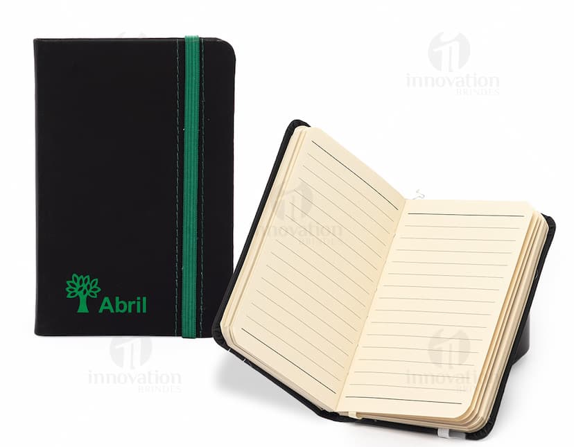 Caderneta Emborrachada com Pauta em tons de amarelo e preto, com capa de couro vintage e folhas em branco. Ideal para anotações, estudos e planejamentos, com espaço para escrever e organizar informações.