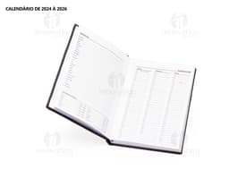 Agenda diária 2025, em couro marrom vintage, com folhas em branco e espaço para documentos, dinheiro e cartões. Objeto de