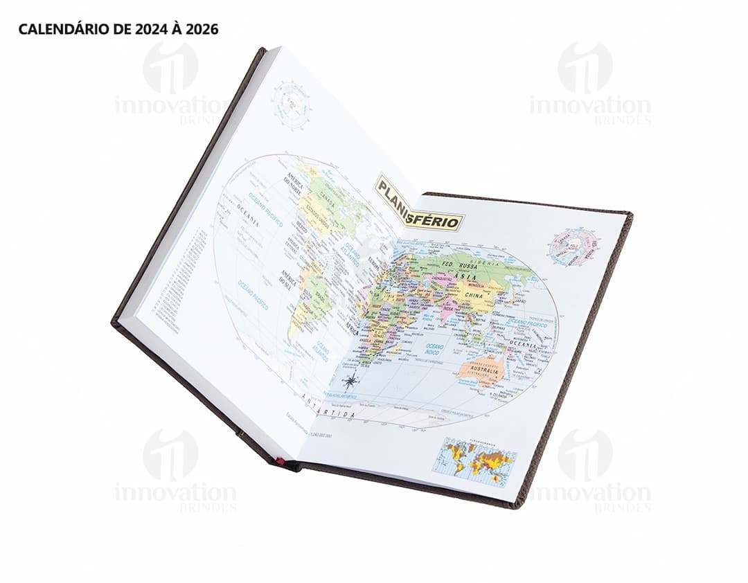 Agenda Diária 2025 em design vintage e textura marrom, com capa preta e papel em branco para anotações. Equipamento de tecnologia, ideal para escrita de lembretes e organização de compromissos e informações no escritório ou na escola. Inclui espaço para listas, notas e dados, com moderno sistema de armazenamento digital.