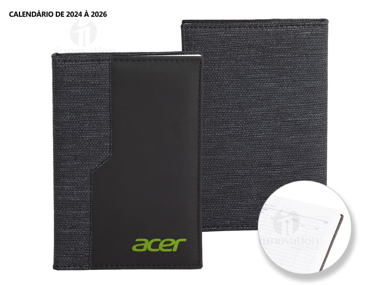 Agenda Diária 2025 em design vintage e textura marrom, com capa preta e papel em branco para anotações. Equipamento de tecnologia, ideal para escrita de lembretes e organização de compromissos e informações no escritório ou na escola. Inclui espaço para listas, notas e dados, com moderno sistema de armazenamento digital.