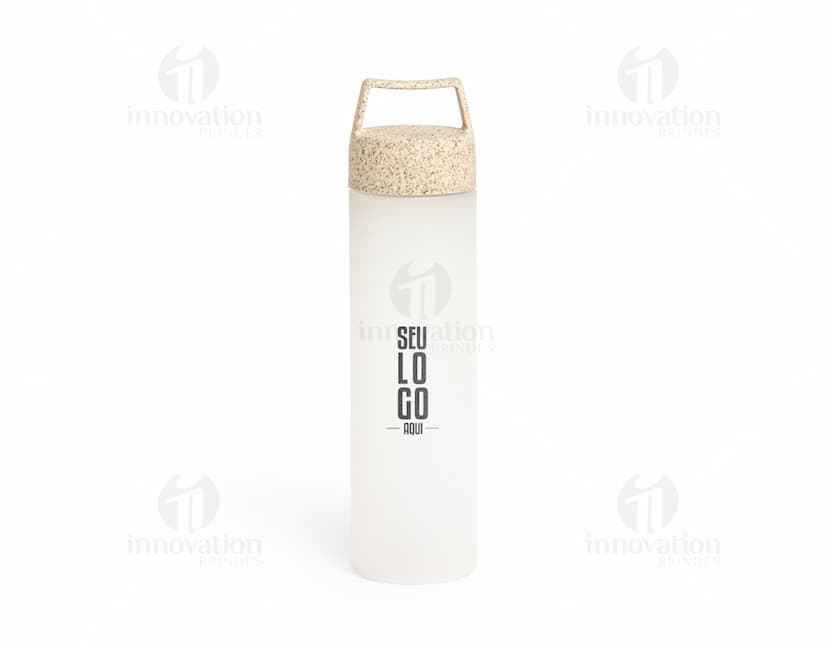 Garrafa plástica de 650ml para armazenar líquidos, como água, sucos, refrigerantes, entre outros. A garrafa é transparente, de cor amarela, com um design prático e clean, ideal para o dia a dia. Possui tampa de rosca para facilitar o fechamento e prevenir vazamentos.