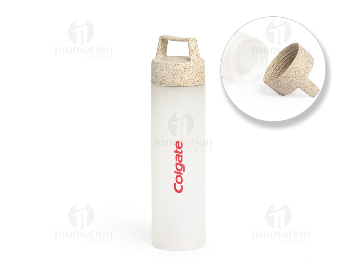 Garrafa plástica de 650ml para armazenar líquidos, como água, sucos, refrigerantes, entre outros. A garrafa é transparente, de cor amarela, com um design prático e clean, ideal para o dia a dia. Possui tampa de rosca para facilitar o fechamento e prevenir vazamentos.
