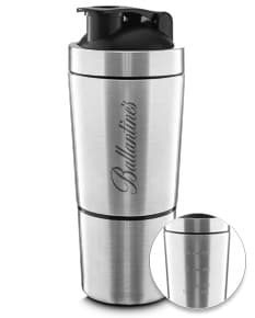 Garrafa coqueteleira de 750ml, em metal prateado, brilhante e limpa, com tampa e design elegante.
