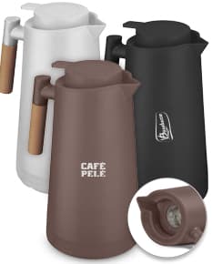 Garrafa térmica de 1 litro, feita de plástico e metal, com tampa e design preto. Perfeita para manter líquidos quentes ou frios por longos períodos. Ideal para uso na cozinha, banheiro ou em qualquer ambiente.