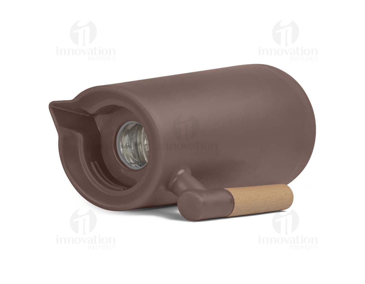 Garrafa térmica de 1 litro, feita de plástico e metal, com tampa e design preto. Perfeita para manter líquidos quentes ou frios por longos períodos. Ideal para uso na cozinha, banheiro ou em qualquer ambiente.