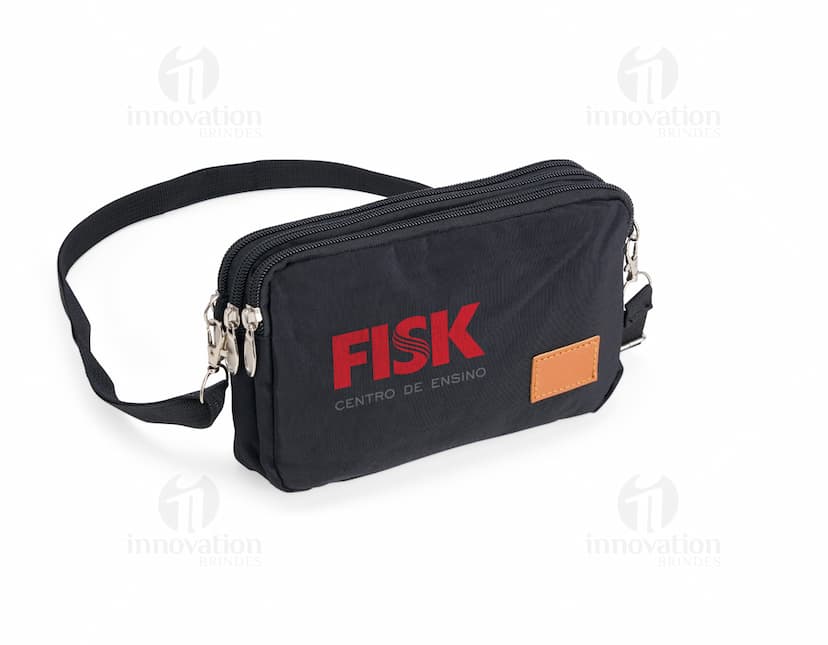 Mini Bolsa Transversal de Nylon preta, ideal para viagens e negócios. Possui alça ajustável, fecho em zíper e design moderno e elegante. Ótima opção para transporte de dinheiro e objetos pessoais com segurança.