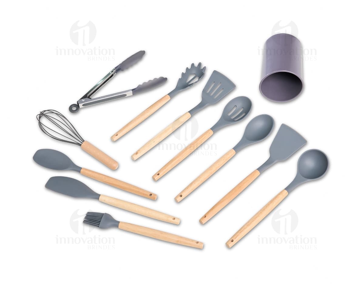Kit de Utensílios de Cozinha com 12 peças, incluindo shopper, espátula, colher, garfo, faca, entre outros. O design colorido e brilhante é perfeito para festas e celebrações, além de ser um ótimo presente para chefs e entusiastas da culinária. Ideal para uso em restaurantes, escritórios ou em casa.