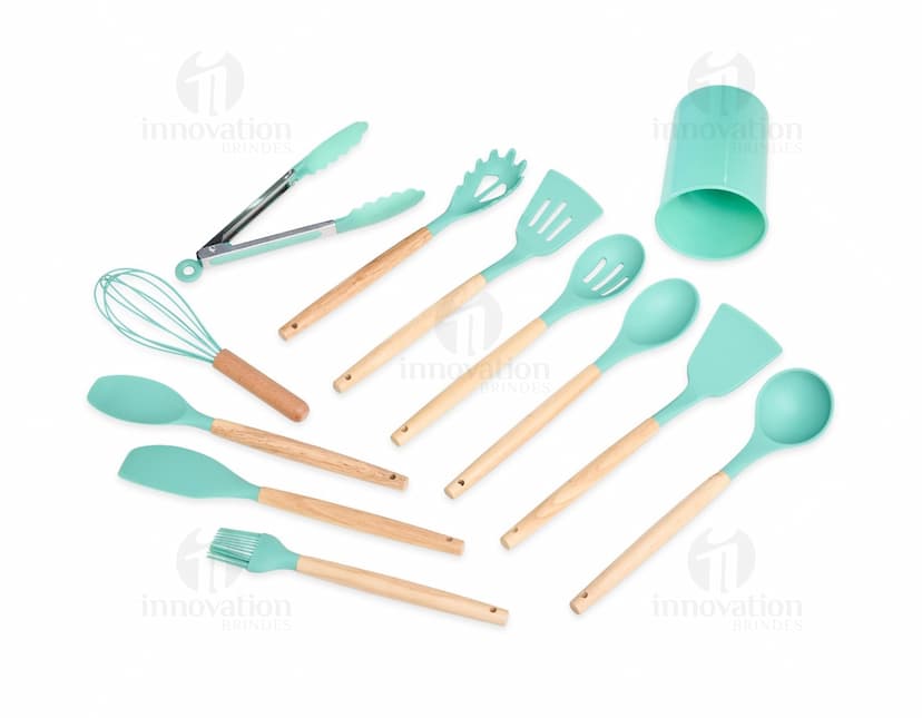 Kit de Utensílios de Cozinha com 12 peças, incluindo shopper, espátula, colher, garfo, faca, entre outros. O design colorido e brilhante é perfeito para festas e celebrações, além de ser um ótimo presente para chefs e entusiastas da culinária. Ideal para uso em restaurantes, escritórios ou em casa.