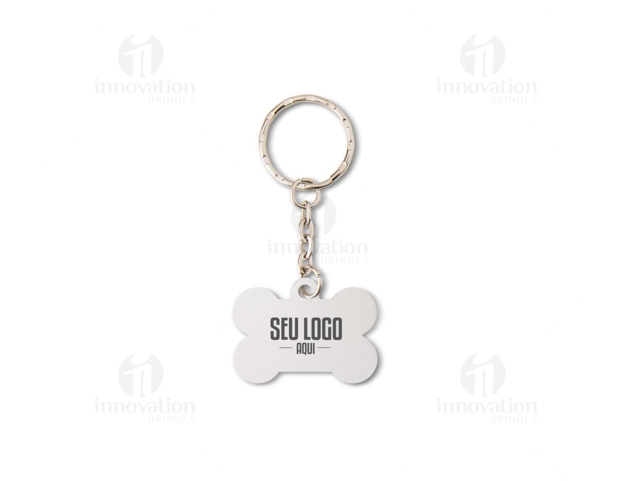 Chaveiro de metal decorado com correntes, algema, cadeado, chave e outros elementos em metal preciosos, como ouro e prata. O design é elegante e luxuoso, com detalhes em formato de coração e gemas. Um acessório fashion e simbólico, que remete a segurança, justiça e romance. Ideal para presentear e demonstrar amor e estilo.