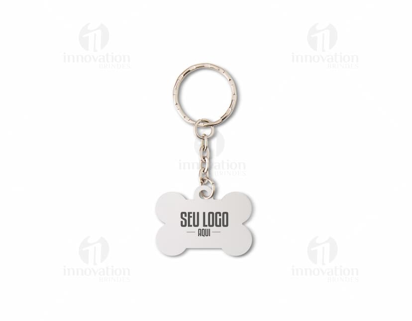Chaveiro de metal decorado com correntes, algema, cadeado, chave e outros elementos em metal preciosos, como ouro e prata. O design é elegante e luxuoso, com detalhes em formato de coração e gemas. Um acessório fashion e simbólico, que remete a segurança, justiça e romance. Ideal para presentear e demonstrar amor e estilo.