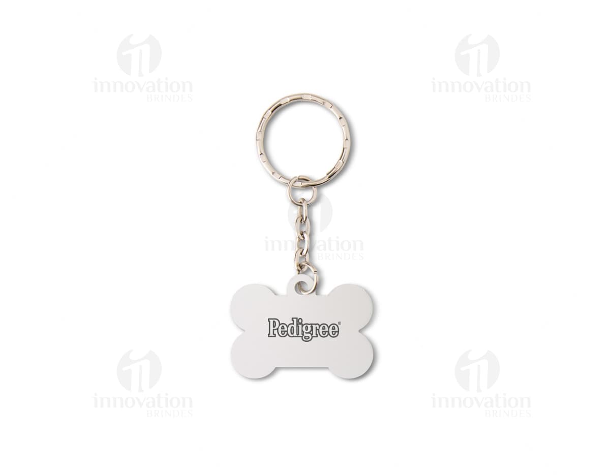 Chaveiro de metal decorado com correntes, algema, cadeado, chave e outros elementos em metal preciosos, como ouro e prata. O design é elegante e luxuoso, com detalhes em formato de coração e gemas. Um acessório fashion e simbólico, que remete a segurança, justiça e romance. Ideal para presentear e demonstrar amor e estilo.