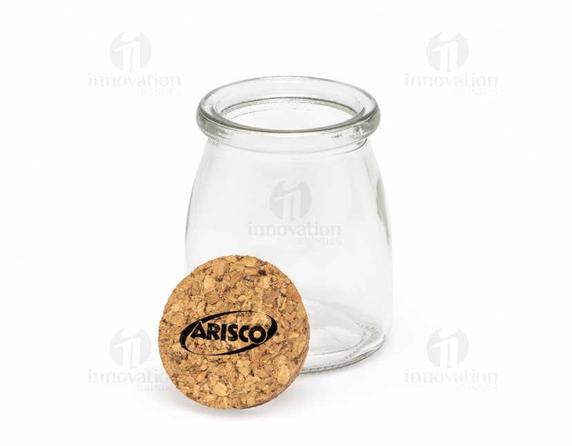 Frasco de vidro de 200ml com tampa conservadora. O frasco é transparente e contém um líquido rosa claro no interior. Símbolo de saúde, investimento e economia, o frasco lembra um cofrinho em forma de porquinho. O objeto é utilizado para armazenar alimentos, como leite, sucos ou conservas, e pode também servir como recipiente para produtos de beleza e cuidados pessoais, como loções e cremes. Ideal para quem busca uma opção natural, saudável e sustentável.