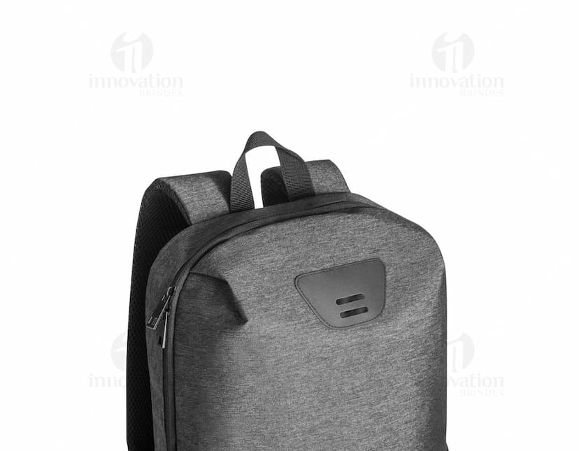 Mochila preta de couro para notebook, ideal para armazenamento e transporte seguro de equipamentos eletrônicos. Ideal para viagens, escritório e uso diário, com alça de mão, alças de suporte acolchoadas e várias opções de armazenamento.