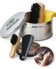 Kit de limpeza de sapato contendo escova, pincel, maquiagem, pó, escova de cerdas, creme cosmético e acessórios.