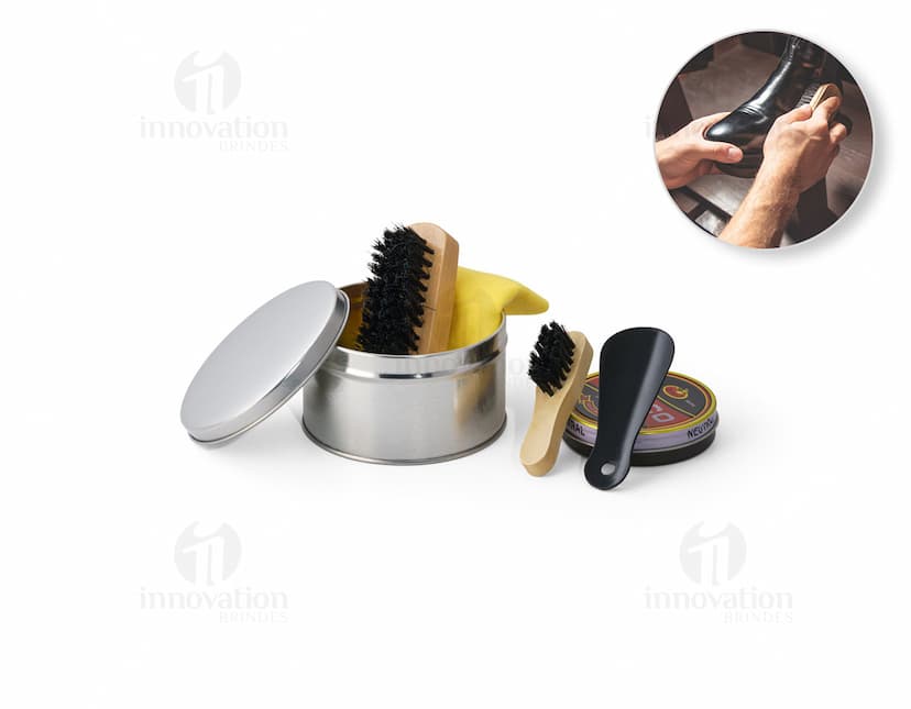 Kit de limpeza de sapato contendo escova, pincel, maquiagem, pó, escova de cerdas, creme cosmético e acessórios.