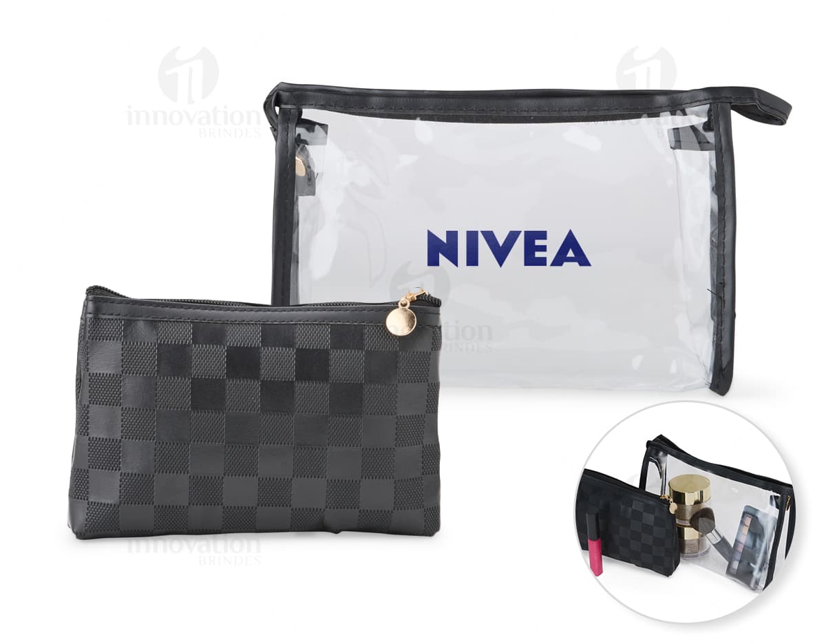 Mailbag de couro vazio em design vintage, com alça de metal e detalhes de decoração. A imagem mostra uma nécessaire de duas peças em estilo moderno e retro, indicada para uso em viagens ou como acessório de moda.