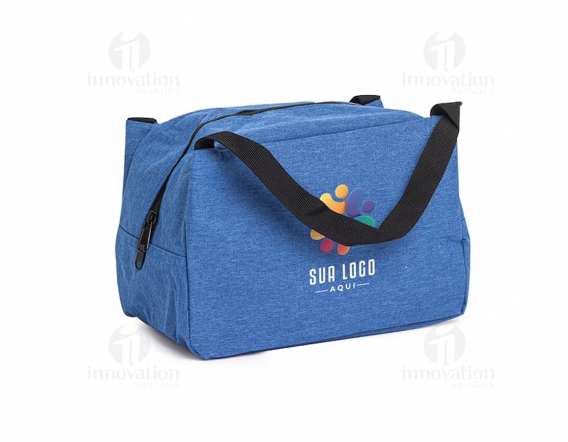 Mala térmica preta de 6 litros, feita de couro. Perfeita para levar alimentos e bebidas em viagens, trabalho ou compras. Estilo moderno e elegante, com alça de mão e zíper. Acessório de luxo para homens e mulheres, ideal para manter a comida fresca.