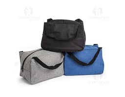 Mala térmica preta de 6 litros, feita de couro. Perfeita para levar alimentos e bebidas em viagens, trabalho ou compras.