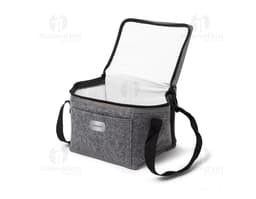 Bolsa térmica de 5 litros em um ambiente doméstico, próximo a uma torradeira e outros utensílios de cozinha. A bolsa está