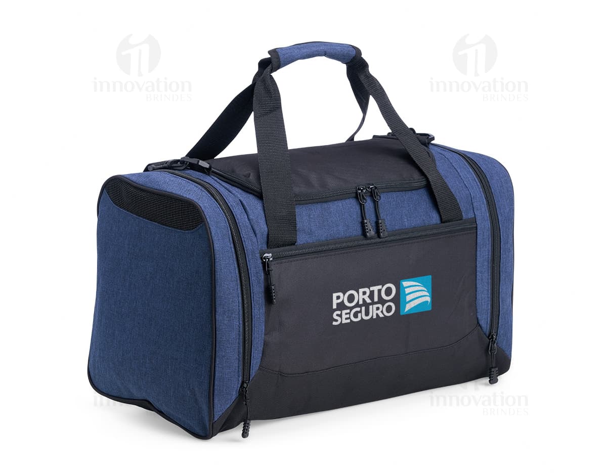 Bolsa esportiva de couro na cor preta, com capacidade de 46 litros, alça de ombro, fecho de zíper, design moderno e elegante. Ideal para viagens, academia, ou passeios casuais.