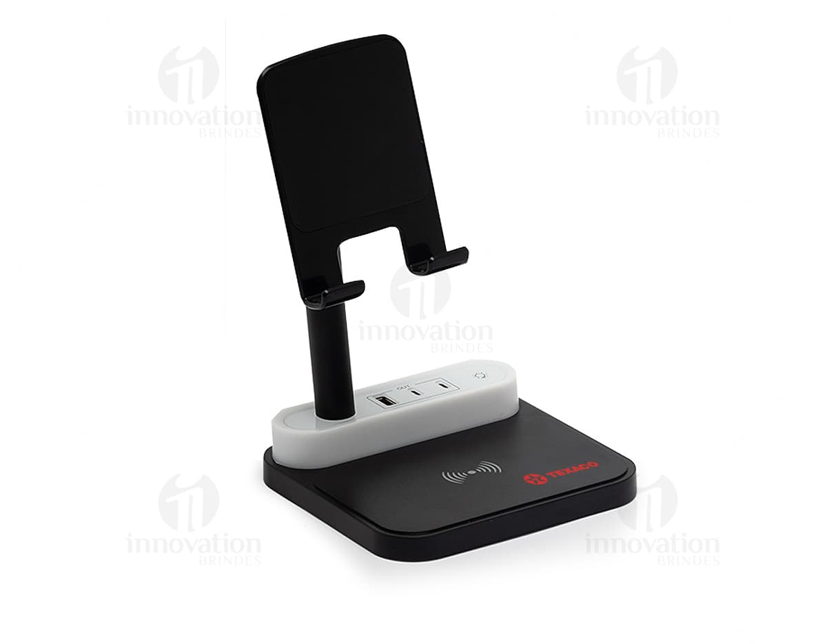 Base de Carregamento para dispositivos eletrônicos, como computador, laptop, celular e tablet. Equipamento moderno e tecnológico com conexão wireless, ideal para carregar diversos aparelhos ao mesmo tempo. Estação de carregamento com design elegante em preto e prata, perfeito para uso em escritórios e em casa.