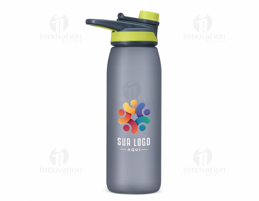 Squeeze Plástico 900ml transparente com tampa de rosca, ideal para armazenar líquidos como água, sucos e outras bebidas.Feito de plástico resistente e de fácil limpeza, garante praticidade e saúde no dia a dia.