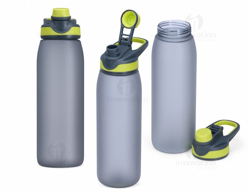 Squeeze Plástico 900ml transparente com tampa de rosca, ideal para armazenar líquidos como água, sucos e outras bebidas.Feito de plástico resistente e de fácil limpeza, garante praticidade e saúde no dia a dia.
