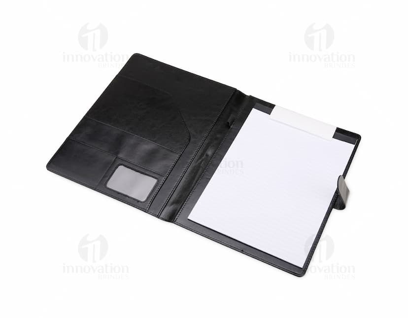 Pasta de convenção em couro preto com fecho imantado, ideais para armazenar documentos, laptop, dinheiro e outros objetos de trabalho. Perfeitas para celebrar a formatura ou conquista de sucesso.