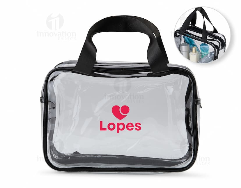 Nécessaire PVC em tom azul marinho com fecho em zíper e etiqueta de marca transparente.