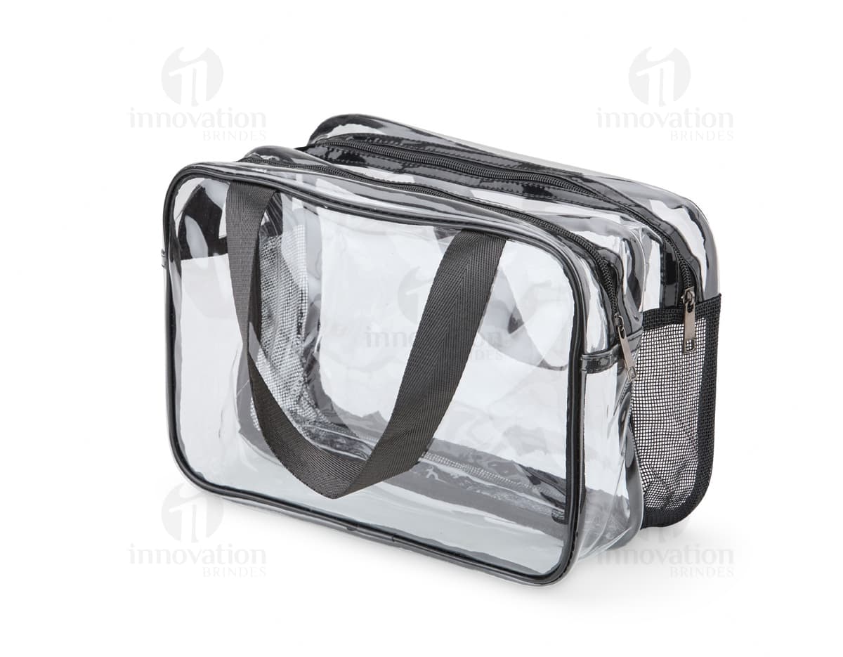 Nécessaire PVC em tom azul marinho com fecho em zíper e etiqueta de marca transparente.