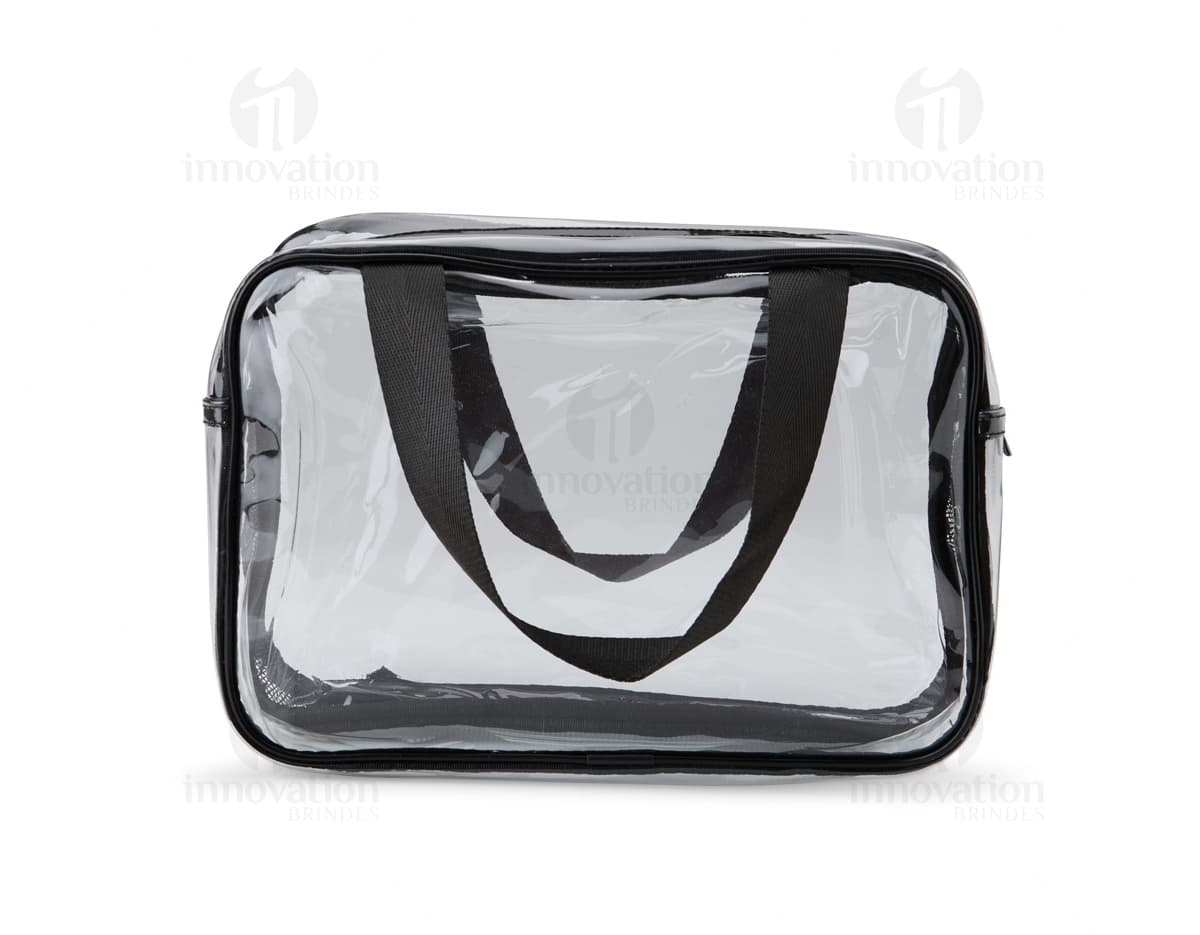 Nécessaire PVC em tom azul marinho com fecho em zíper e etiqueta de marca transparente.