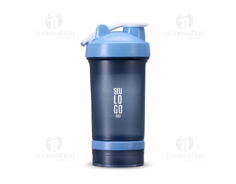 Coqueteleira Plástica 500ml transparente com tampa preta em fundo branco.